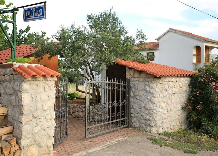 Sarlija アパート Pakoštane